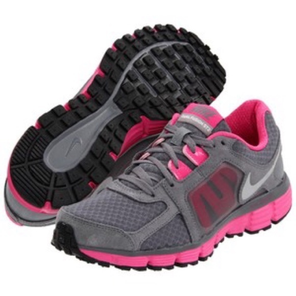 Nike Women's Dual Fusion ST2 Sneakers, Gray/Hot Pink Size 7 - Picture 1 of 16